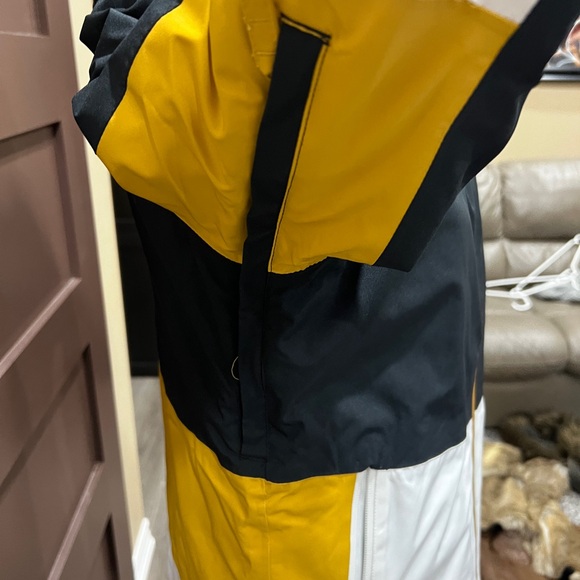 SOLD - Roxy snow jacket - Picture 3 of 11